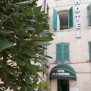 https://hotel-trois-dauphins.fr-provencehotel.com